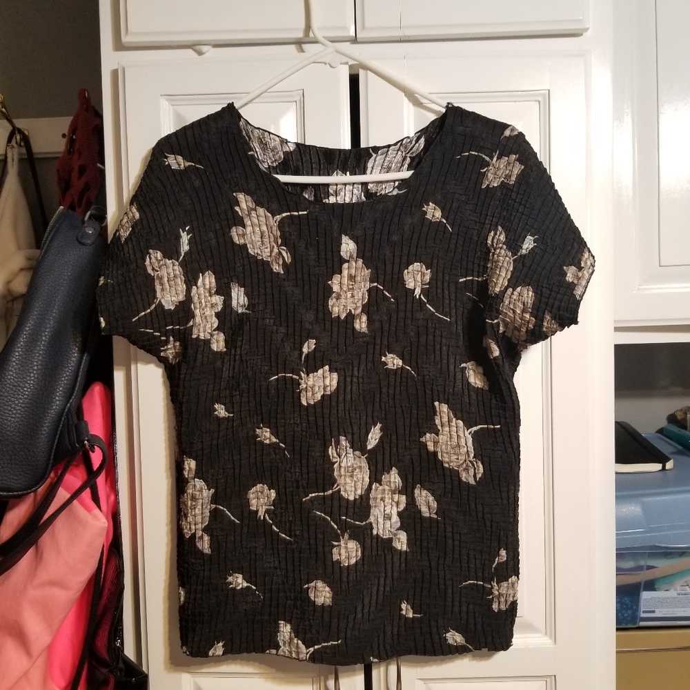 **(BUY 2 + 1 FREE)** Flower pattern top